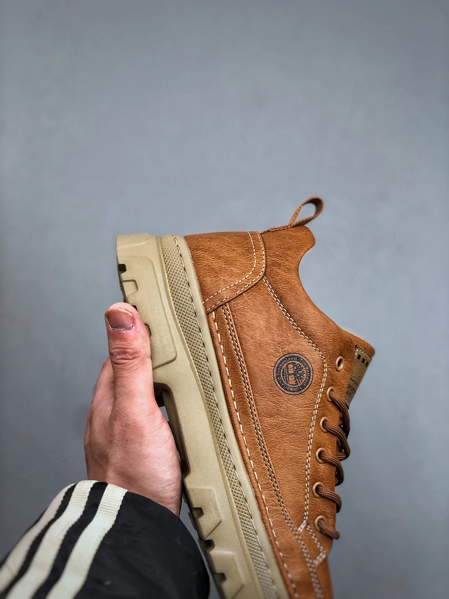 Local pick-up💰 520 supports store Timberland/Timberland classic 25ss new mid-top (plus velvet) classic re-engineered brand new upgrade Guangdong factory quality original box original packaging The fabric is made of top Italian frosted cowhide with anti-odor and anti-corrosion genuine leather latex insoles to give you a perfect wearing experience quality and durable, a must-have for sportsmen Specially designed to treat those who are not handsome High-quality feet with first-class feel Exclusive supply Official item number: TB23066 Size: 39 40 41 42 43 44